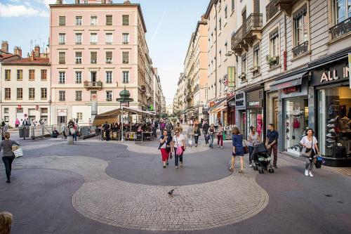 place ampere