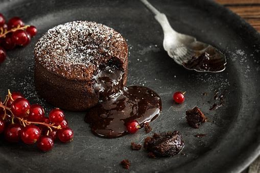 Une image contenant alimentation, chocolat, dessert, fraisDescription générée automatiquement