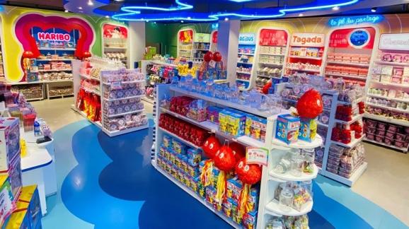 Une image contenant intérieur, Commerce de proximité, Magasin, étagèreDescription générée automatiquement