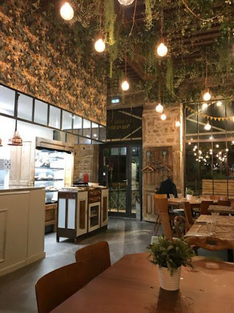 plafond végétal de la crêperie de La Mère Suzette