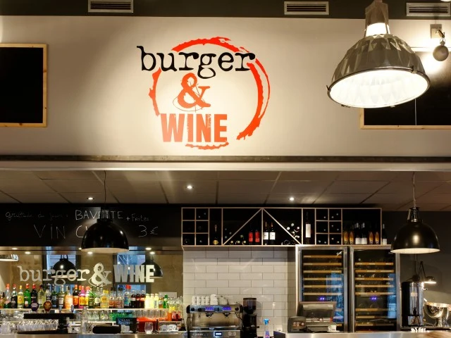 Burger & Wine Confluence - photo 2