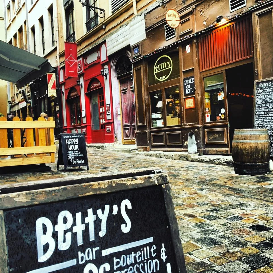 Betty's Bar