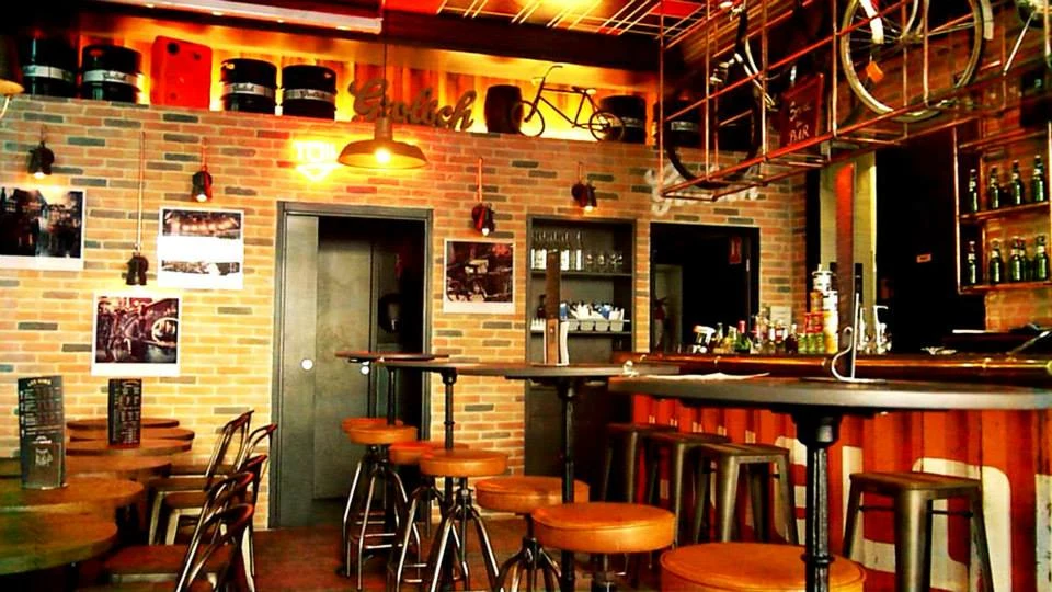 Dam's Pub