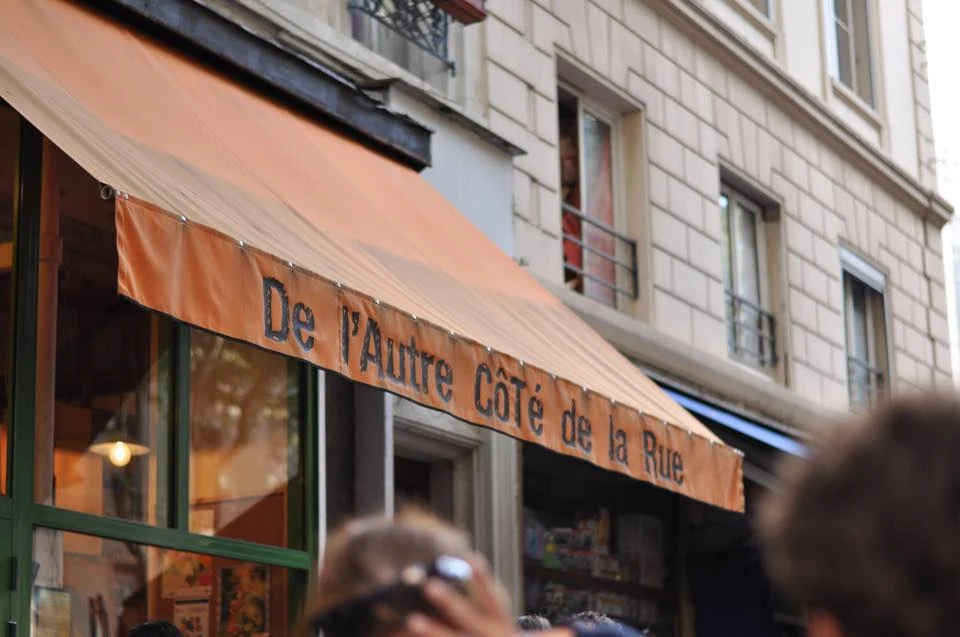 De l'autre Côté de la Rue - photo principale