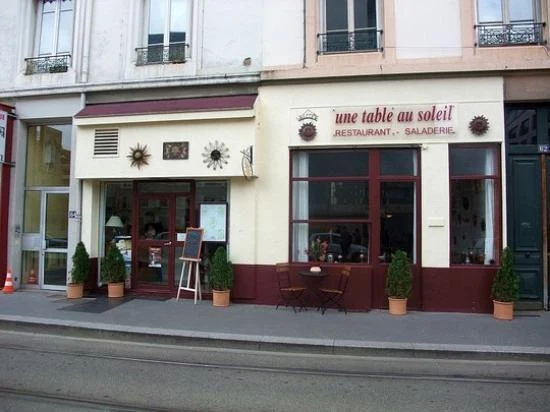 Une Table au Soleil - photo principale