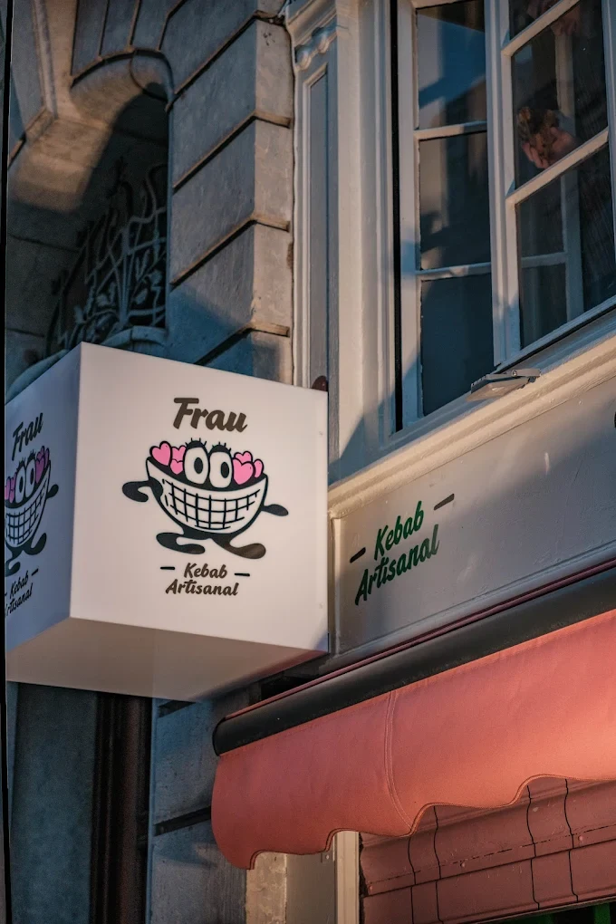 Frau