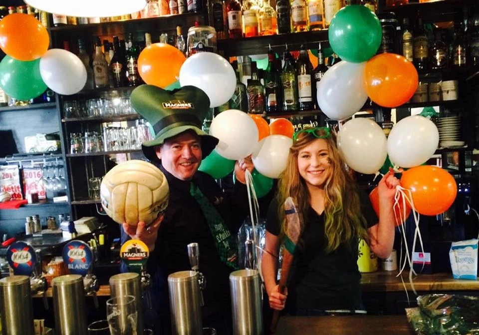 Johnny's Kitchen Irish Pub - photo 3