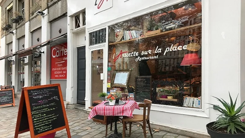 L'assiette sur la place - photo principale