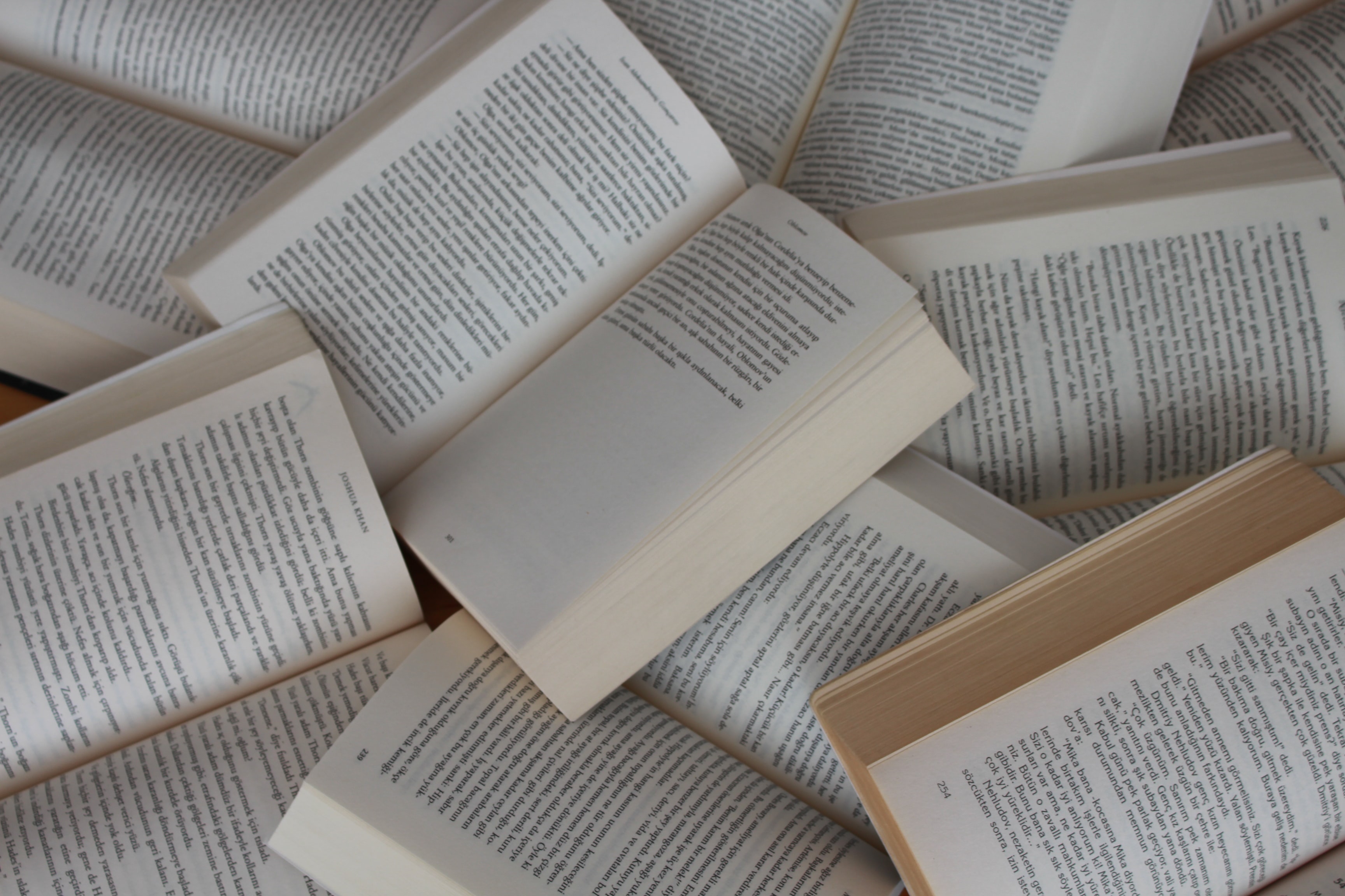 plusieurs livres ouverts