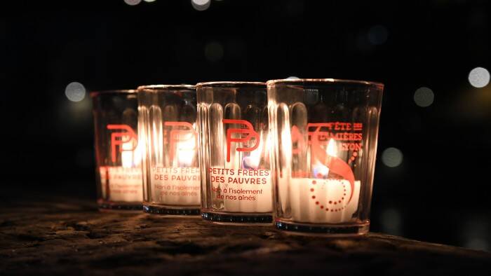 Achetez un e-lumignon et soutenez les Petits Frères des pauvres !