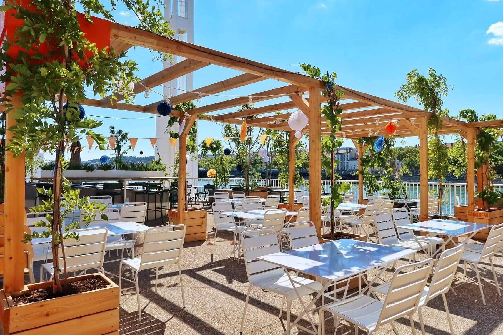 Pistache : la terrasse au bord des quais du Rhône à ne pas manquer cet été