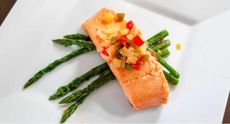 On a cuisiné pour vous #42 : Saumon aux asperges avec sa sauce mousseline