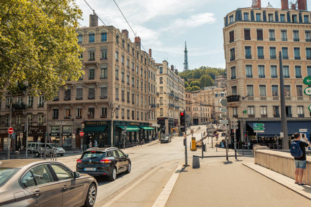 Location de voiture à Lyon : explorez la ville et ses environs en toute liberté !