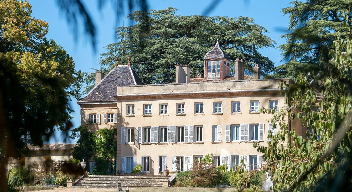 Acheter un château dans le Beaujolais, ça vous dit ?