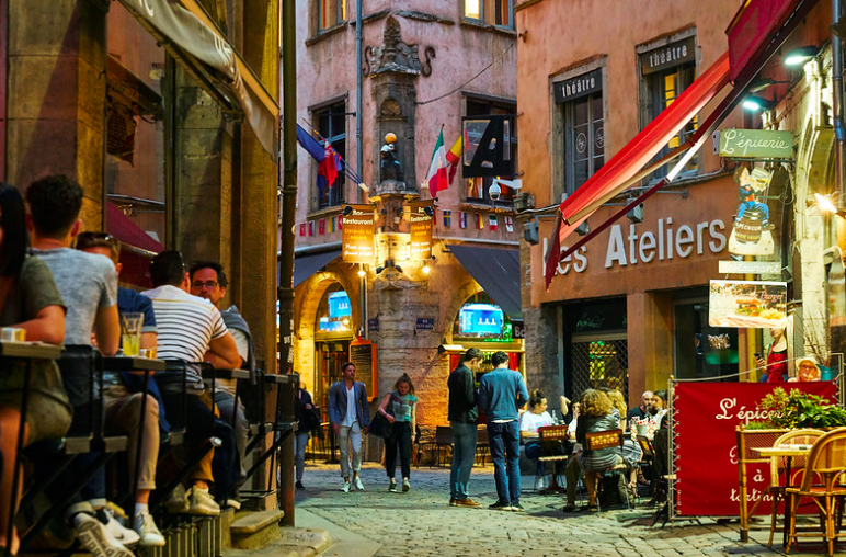 Officiel : Les bars et restaurants lyonnais rouvriront ce mardi !