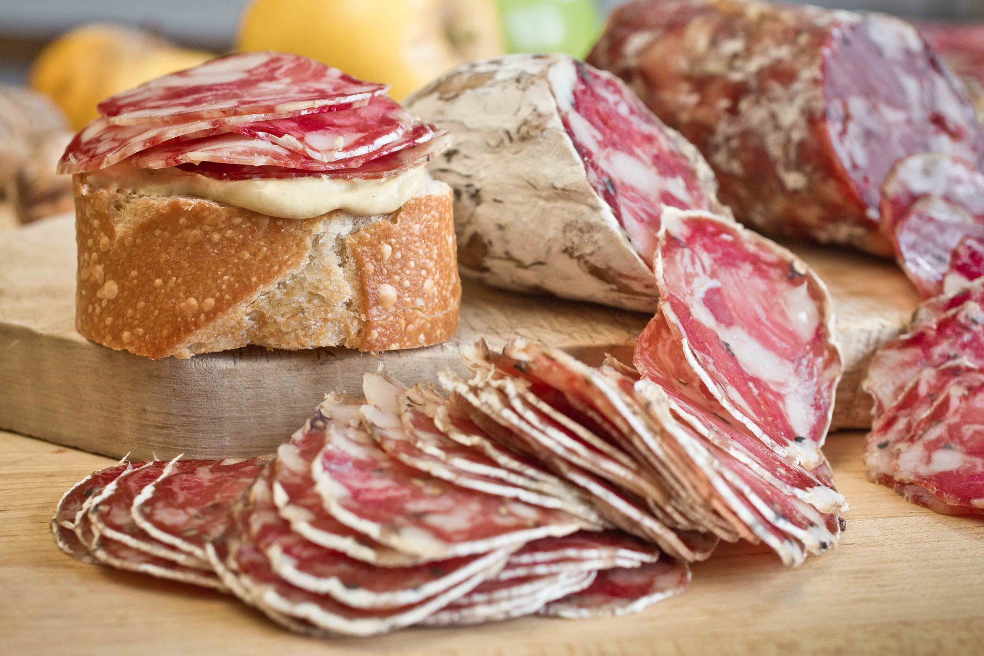 tranche de saucissons lyonnais