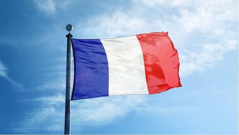 Pourquoi voit-on des drapeaux français dans les rues de Lyon aujourd’hui ?
