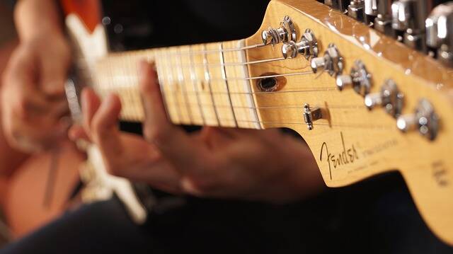 La marque Fender offre 3 mois de cours de guitare et basse gratuits