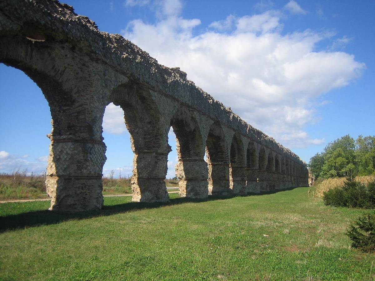 Autour de Lyon : découvrez l'Aqueduc Romain du Gier !
