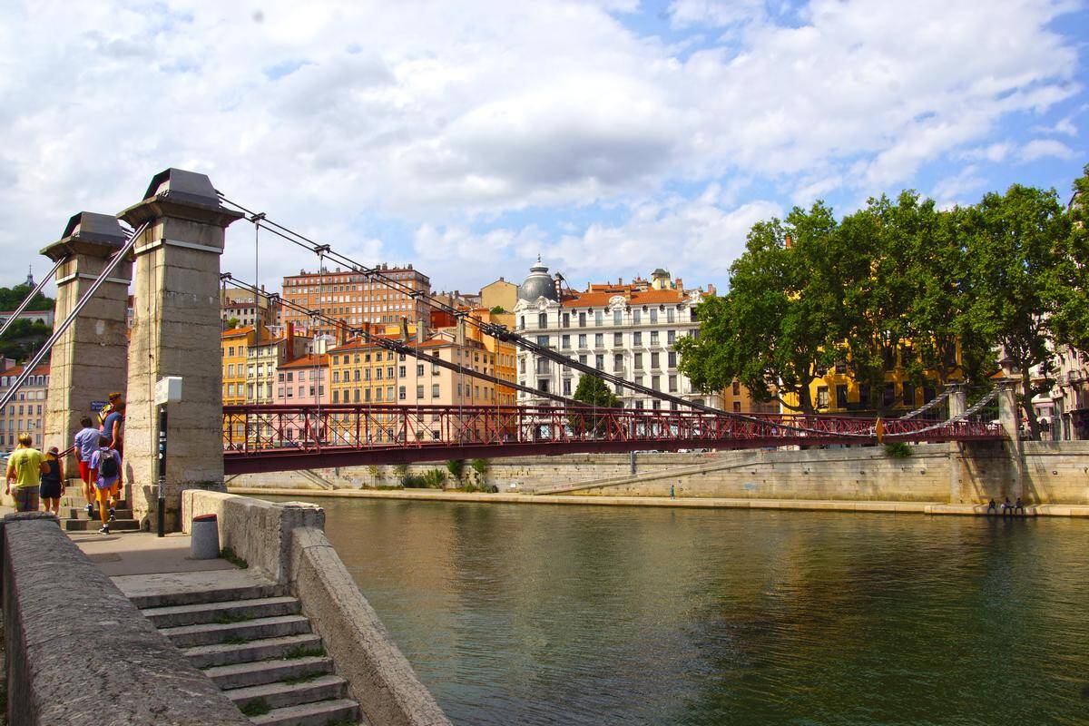 Découvrez 10 chiffres incroyables sur les ponts de Lyon !