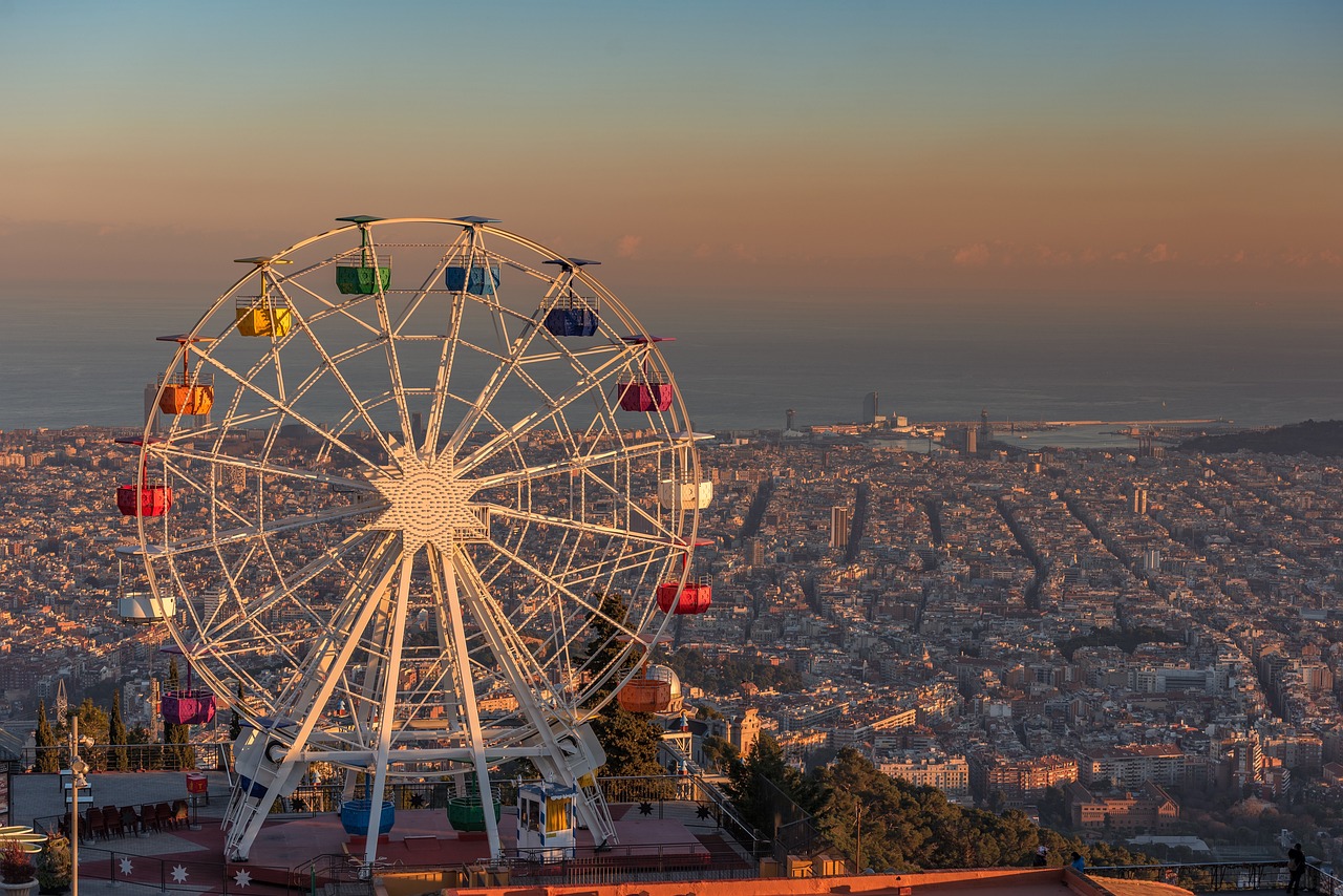 panorama avec grande roue de Barcelone
