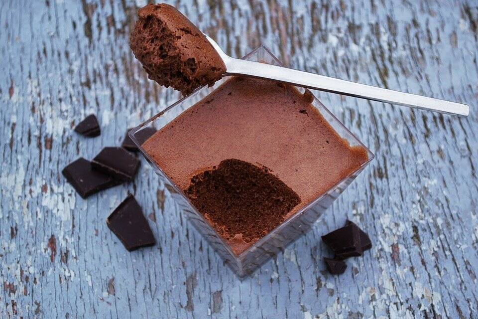 UN DESSERT À TOMBER : LA MOUSSE AU CHOCOLAT AUX SPÉCULOOS (GLACÉE)