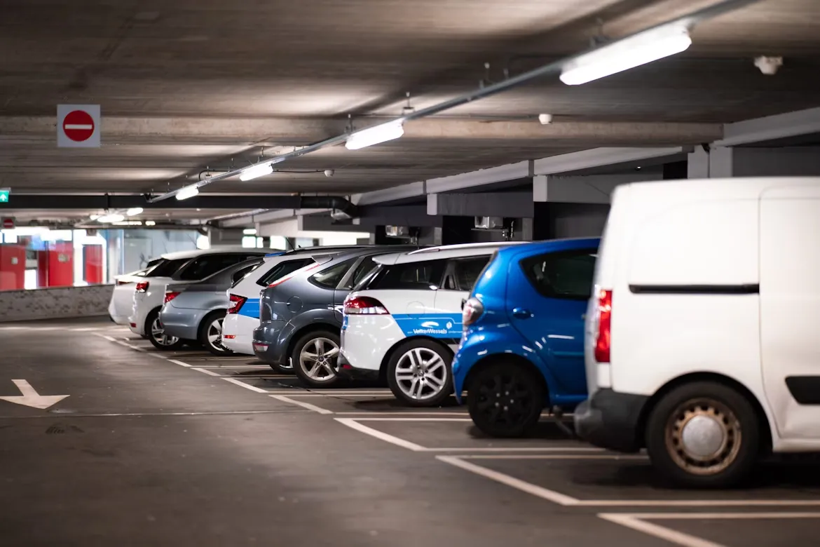 Aéroport de Lyon : les astuces pour se garer facilement