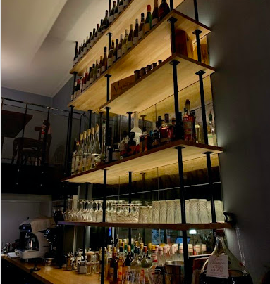 étagères avec vitres