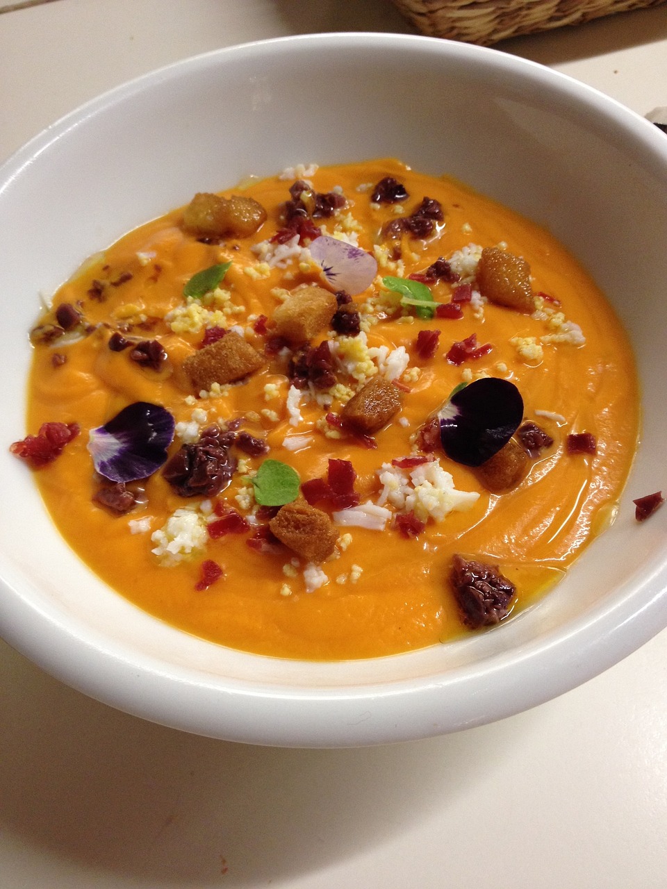 photo d'un Salmorejo, un velouté froid andalous