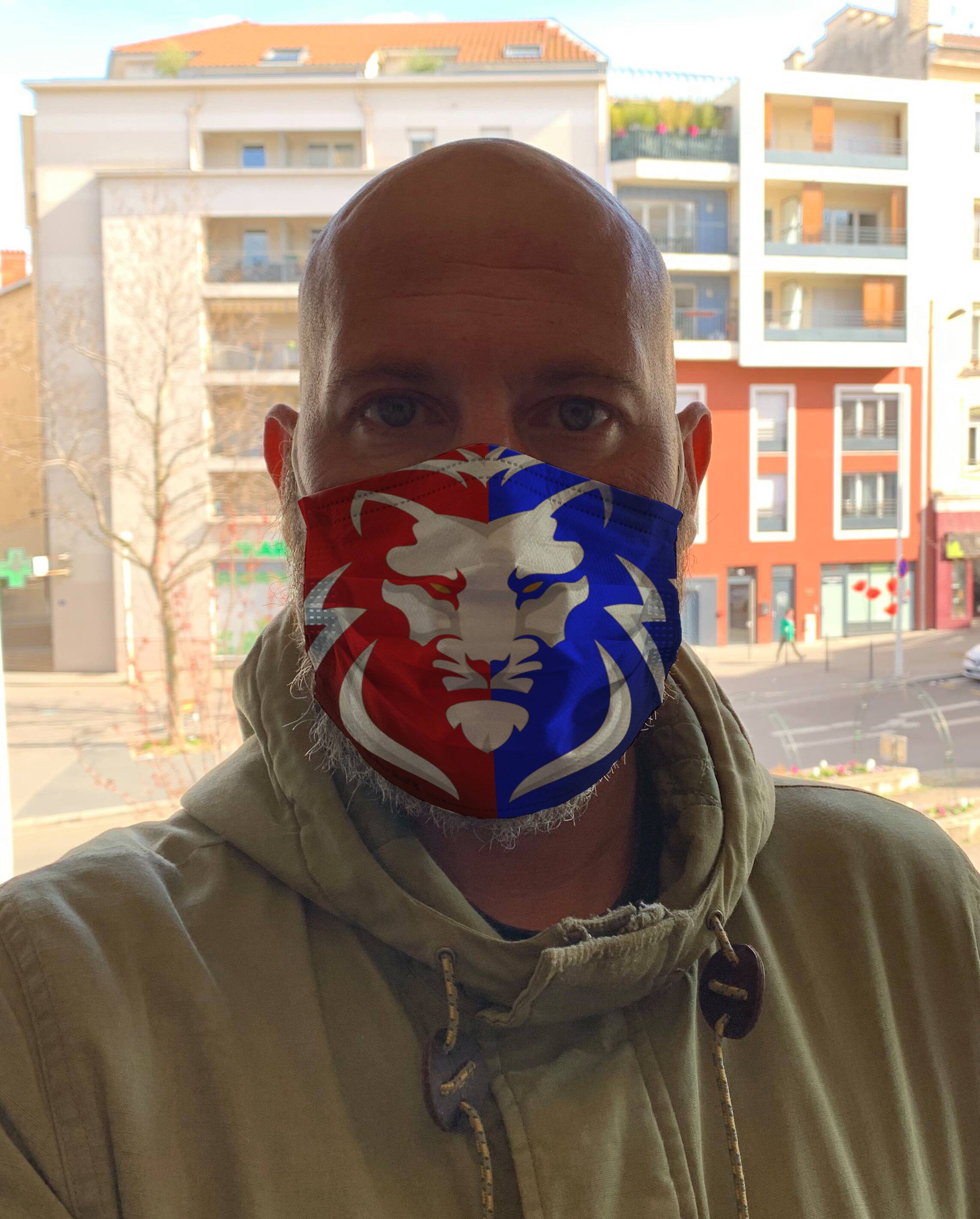 Des masques aux couleurs lyonnaises mis en vente
