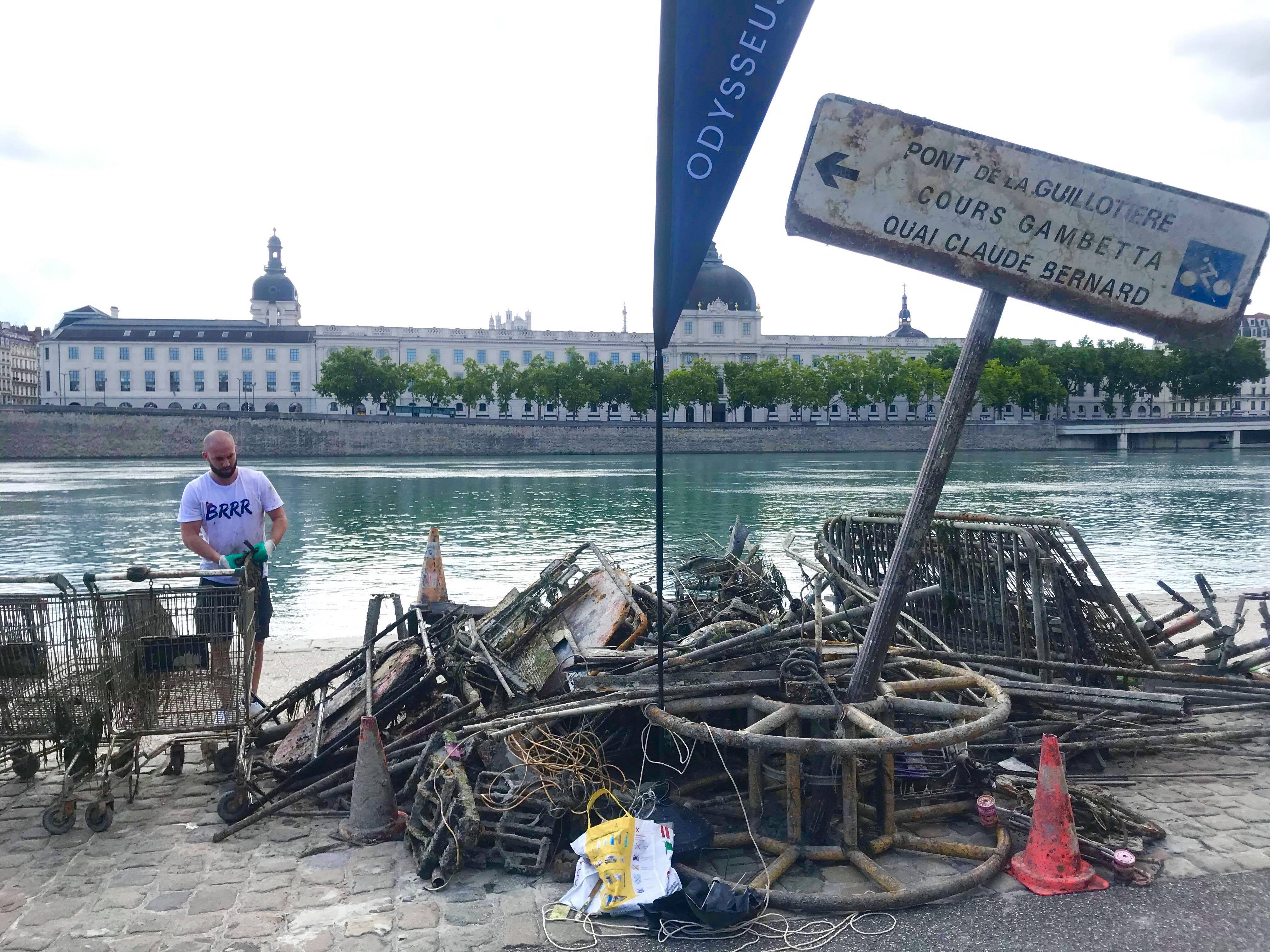 Écologie à Lyon : des kilos de déchets sont récupérés dans le Rhône