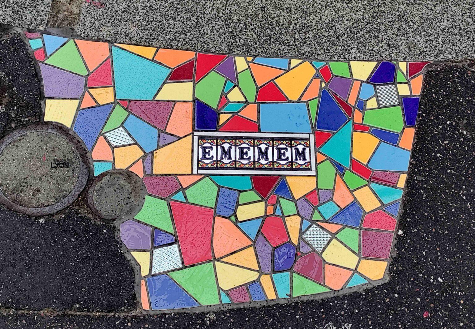 Mais c’est quoi ces mosaïques sur le sol à Lyon ?